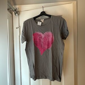 J. Crew Graphic Tee Gray with Pink Heart Tee. Medium. NWT. A0273